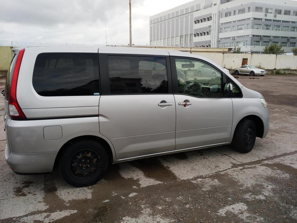 Авито серена. Nissan Serena 2007. Ниссан Серена 2007. Тойота Серена 2007. Длина сирена 2007 год.